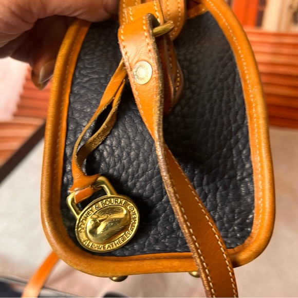 Dooney & Bourke Black and Tan Leather Crossbody Shoulder Bag, great condition - Picture 11 of 17